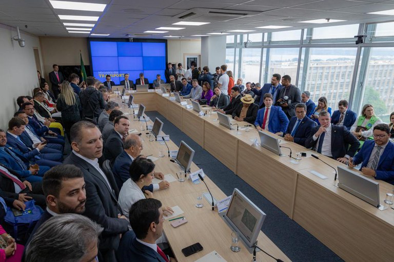 Governadores e parlamentares dos dois estados participaram do evento