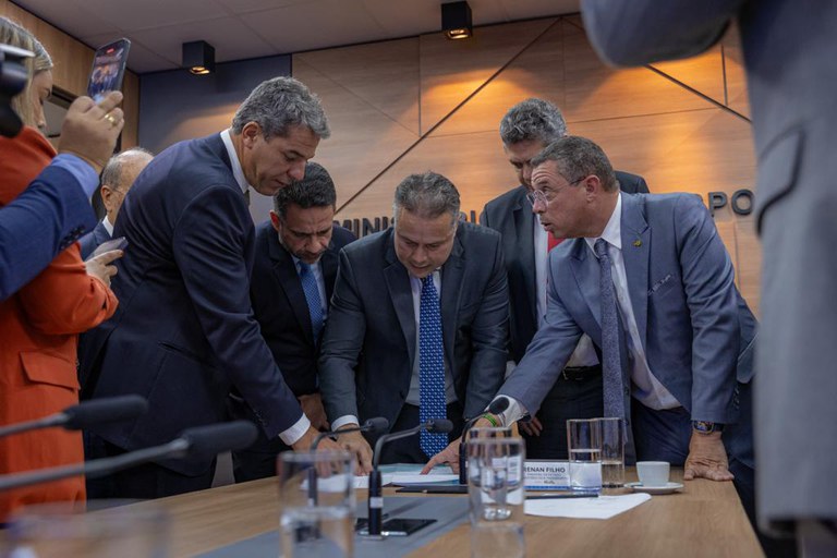 Ministro Renan Filho apresentou o projeto da nova ponte