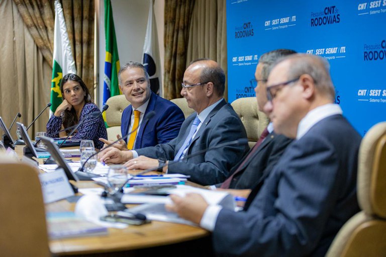 Ministro Renan Filho participou da divulgação da Pesquisa CNT 2023