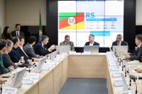 Previsão de investimentos na Região Sul é apresentada por Renan Filho a prefeitos de RS e SC