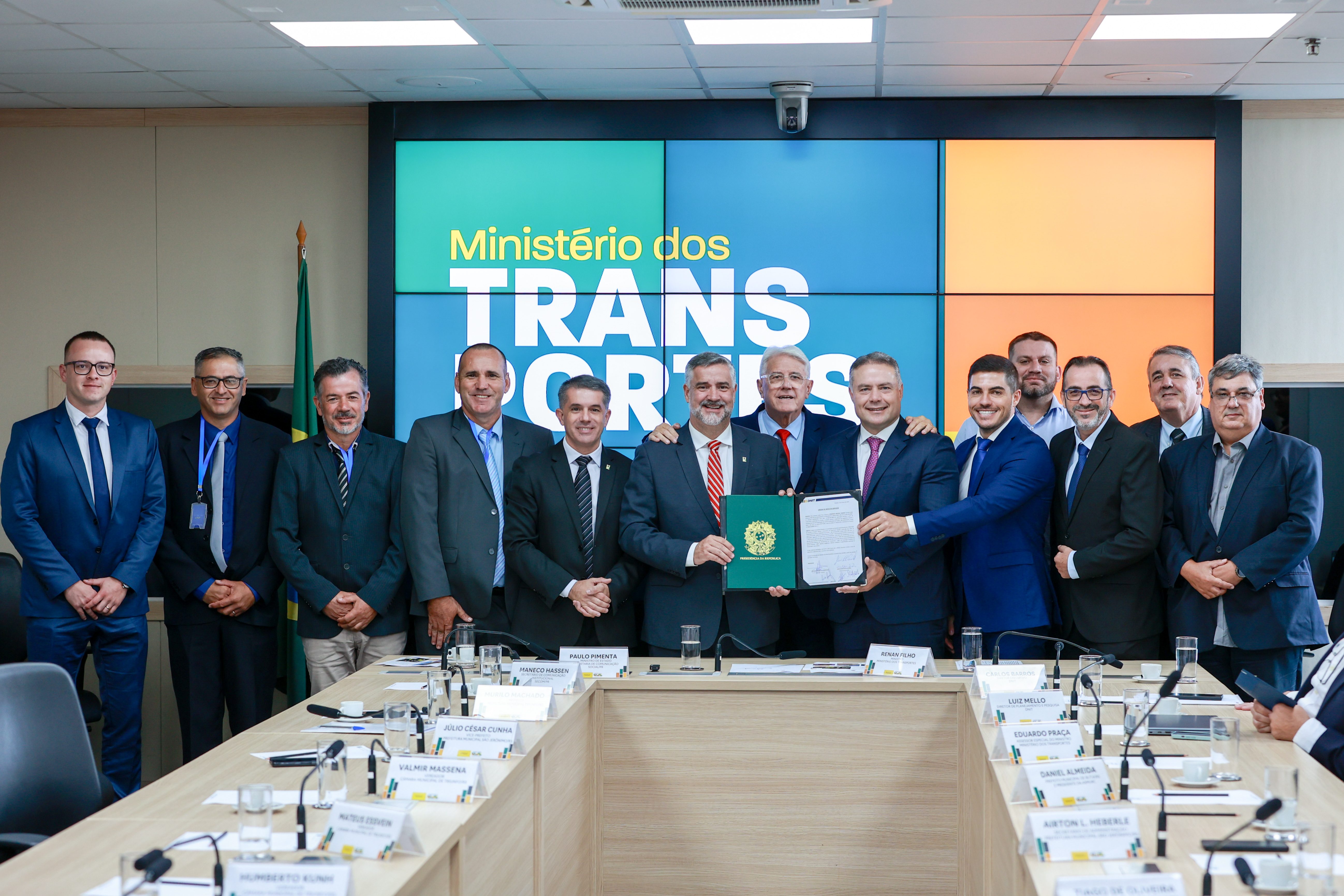 Essa é a primeira etapa para execução da estrutura entre os municípios de Triunfo e São Jerônimo, o que reduzirá tempo de viagem e custos da travessia por balsa, beneficiando cerca de 60 mil habitantes da região