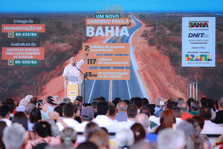 Renan Filho destacou aumento de investimentos na Bahia nesta gestão: R$ 1,4 bi em 2023 e R$ 2,4 bi neste ano