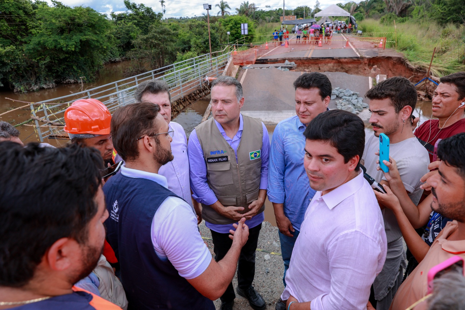 "Nossa visita ao Maranhão foi de suma importância para resgatarmos a normalidade à malha rodoviária do estado, que tanto sofreu com as fortes chuvas dos últimos dias”, destacou o ministro