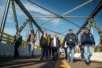 “Fizemos a liberação da rodovia que dá acesso a Cachoeira do Sul e da ponte do Fandango, que estava fechada há um bom tempo”, afirmou Renan Filho