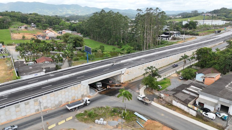 Novo viaduto na BR-470/SC, em Indaial: 13ª viaduto do tipo entregue no projeto de duplicação da rodovia
