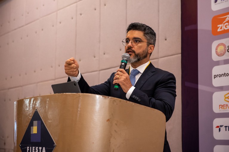 O secretário Nacional de Trânsito, Adrualdo Catão, participa de abertura do Encontro Nacional de Detrans, em Salvador