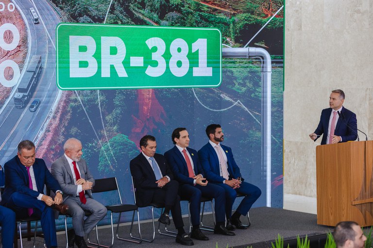 Cerimônia de assinatura do contrato de concessão da BR-381/MG