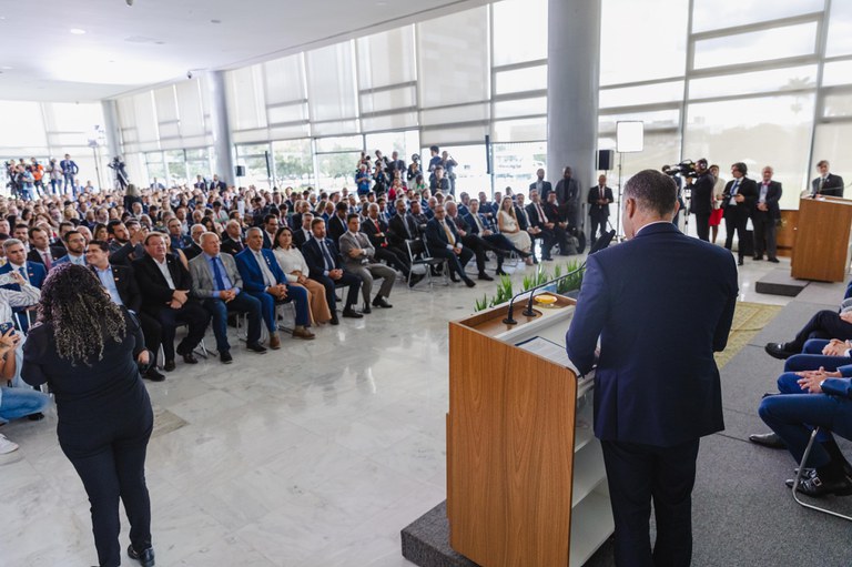 Assinatura do contrato de concessão da BR-381/MG