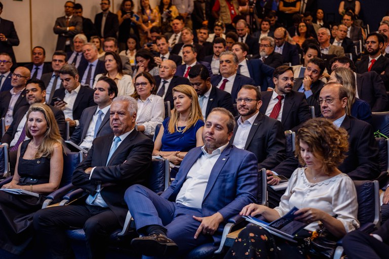 Renan Filho lança carteira de projetos do Ministério dos Transportes para 2025