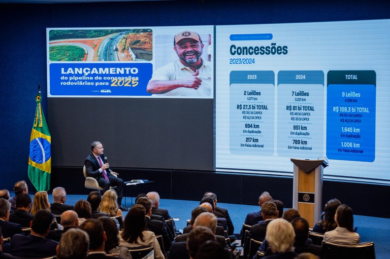 Renan Filho lança carteira de projetos do Ministério dos Transportes para 2025