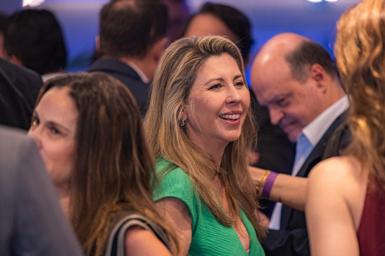 Viviane Esse sorrindo