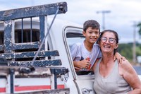 "Essa obra mudou tudo pra gente, nosso caminhão quebra menos com o novo asfalto”, comemora moradora de Cocos, na Bahia