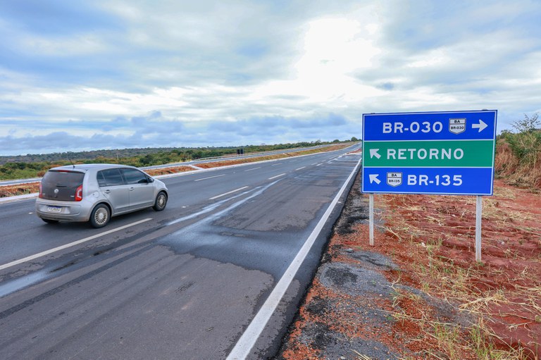 Pavimentação BR-135/BA