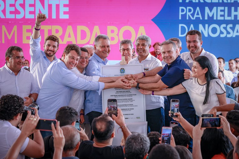 Pavimentação BR-135/BA