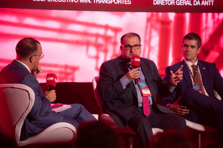 George Santoro, ministro dos Transportes em exercício, debate soluções para a infraestrutura rodoviária no CNN Talks, em Brasília