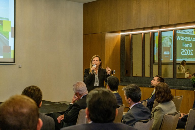 Nathalia Saad (BNDES) em apresentação no primeiro dia de roadshow