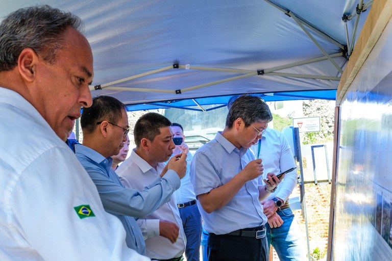 Visitantes revisam o traçado da Malha I da Fiol