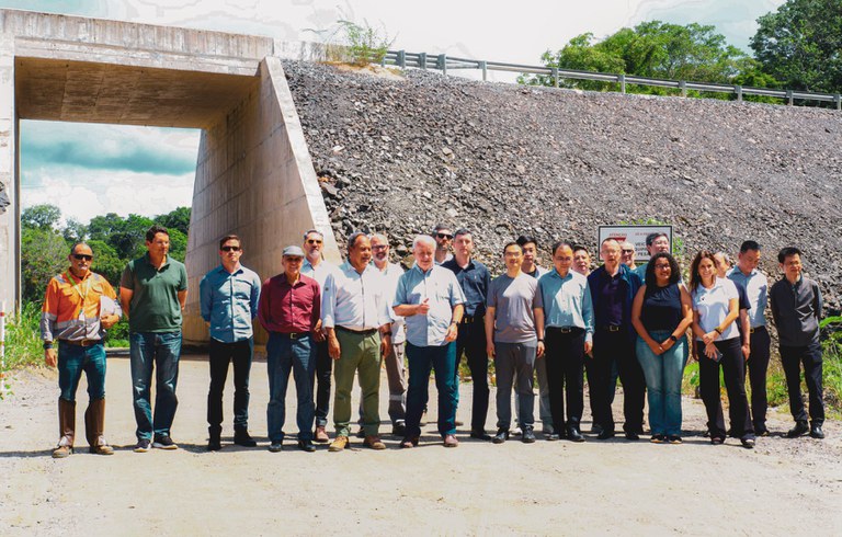 Retrato da comitiva nas obras da Malha I da Fiol