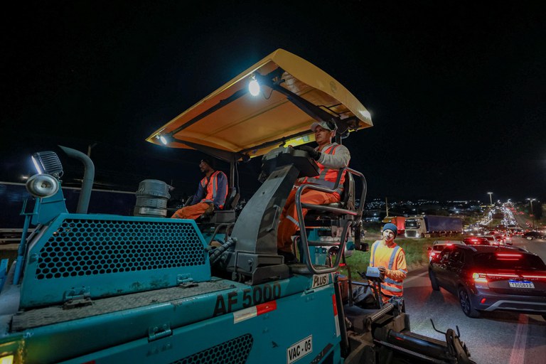 foto maquina trabalhando