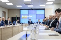 Brasil e China firmam parceria estratégica para integração ferroviária continental