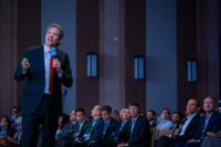 Em diálogo com grandes nomes do mercado, Renan Filho destaca carteira da pasta e o aumento da participação da iniciativa privada no setor