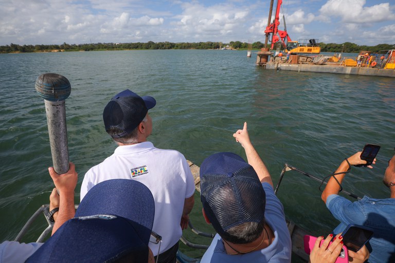 26-09-2025 Renan Filho - Visita obra ponte Penedo (FB)-14.jpg
