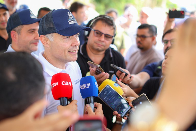 26-09-2025 Renan Filho - Visita obra ponte Penedo (FB)-17.jpg