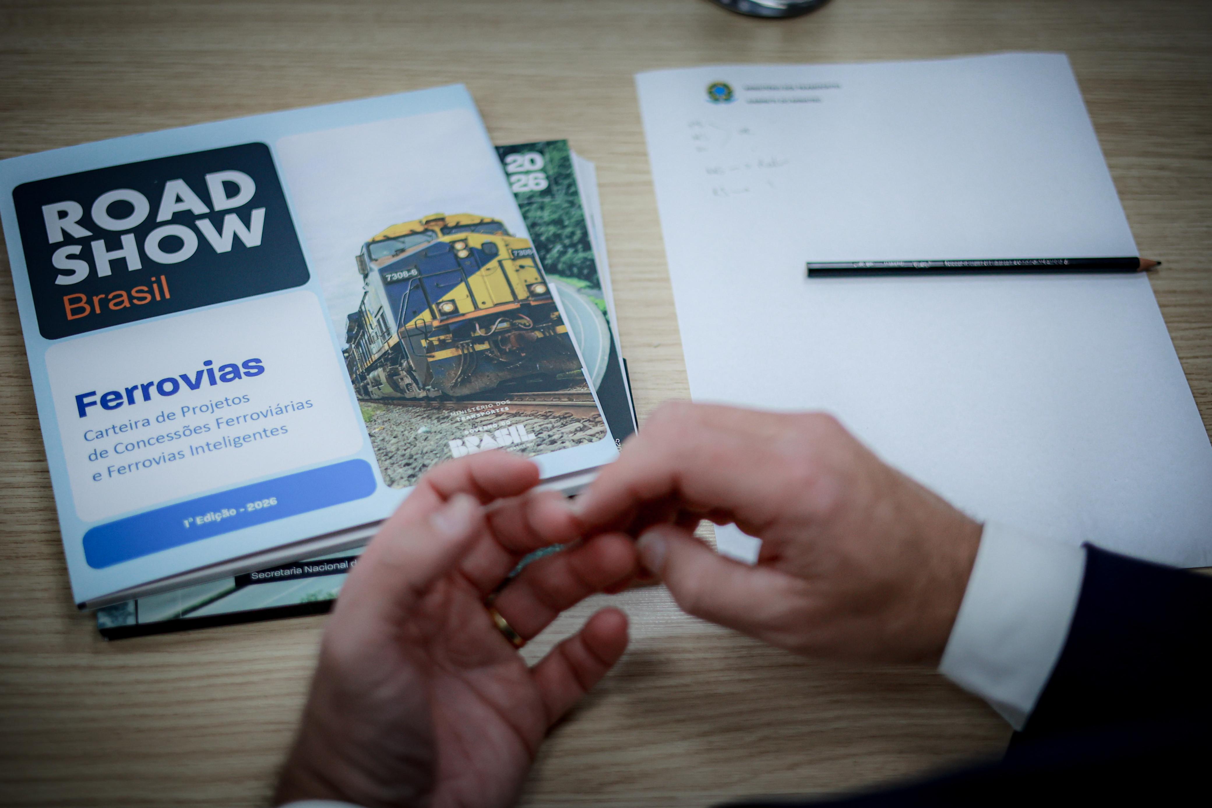 Durante evento desta terça (25), ministro dos Transportes anunciou 21 leilões ferroviários e rodoviários para 2026, com R$ 288 bilhões em investimentos