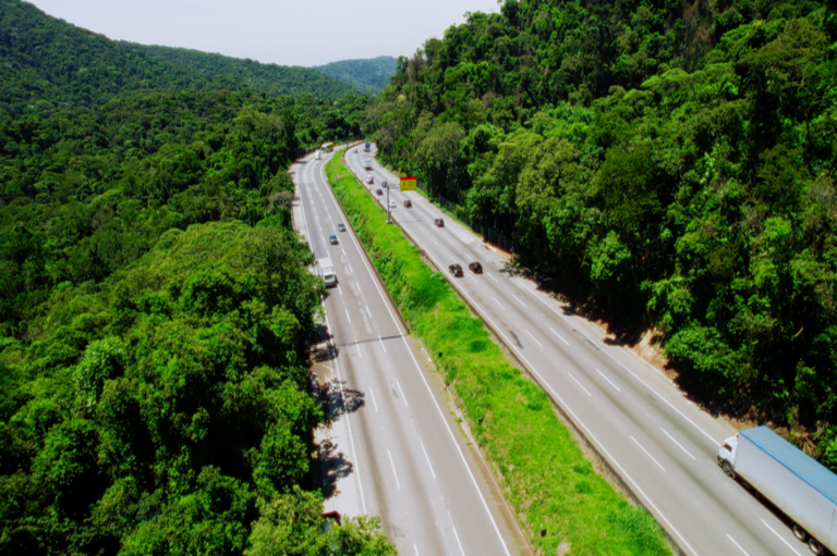 Fluxo na rodovia que vai a leilão nesta quinta (11) se intensifica com a chegada das festas de fim de ano