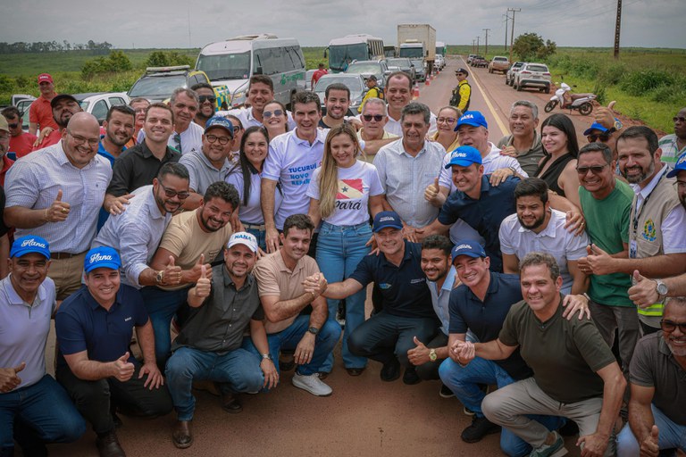 Ministério dos Transportes acompanha entrega de asfalto novo em trecho da BR-422, no Pará