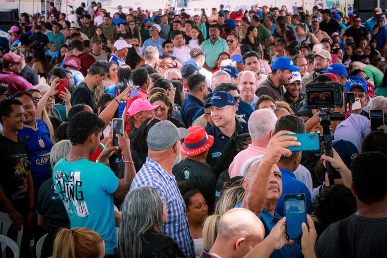 Público paraense acompanha cerimônia em que ministro dos Transportes autoriza construção de 15 pontes de concreto na BR-230/PA