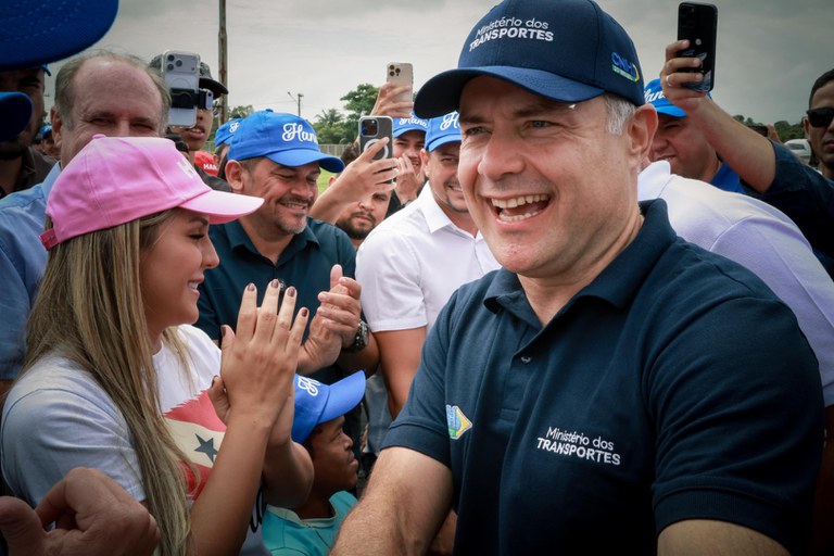 Ministério dos Transportes acompanha entrega de asfalto novo em trecho da BR-422, no Pará