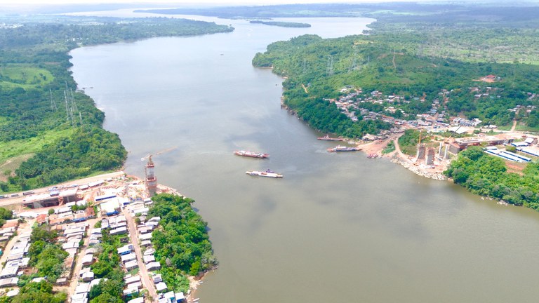 Com investimento de R$ 405,6 milhões, ponte sobre o Rio Xingu beneficiará cerca de 300 mil pessoas; obras já ultrapassam 50% de execução, com entrega prevista para dezembro. – Foto: Divulgação/Agência Pará