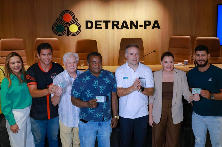 CNH do Brasil: No Pará, Renan Filho acompanha trabalhador que recebe primeira habilitação