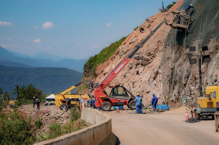 Na parte da tarde, Renan Filho acompanhou o andamento de obras na BR-285, rodovia fundamental para a consolidação do Corredor Bioceânico do Sul - Foto: Marcio Ferreira/MT