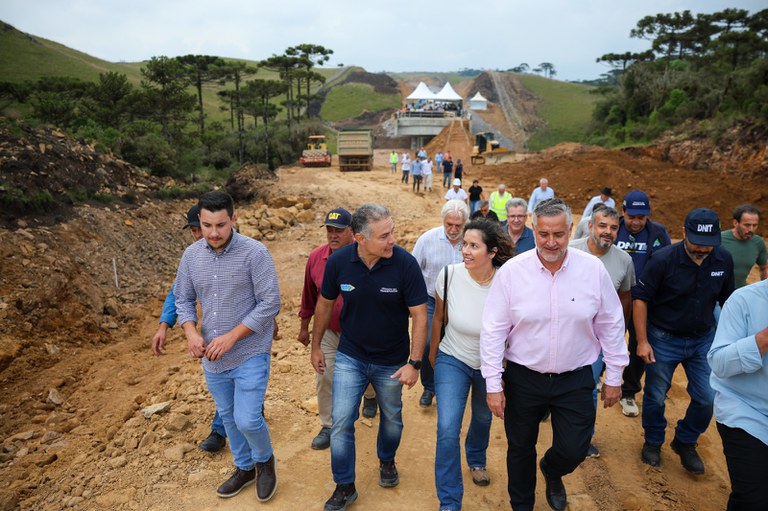 As intervenções nos trechos da Serra da Rocinha (SC) e de São José dos Ausentes (RS) deverão ampliar a participação dos dois estados no comércio internacional. - Foto: Felipe Brasil/MT