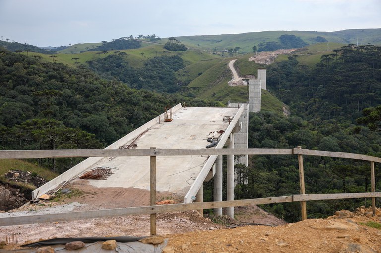 Na parte da tarde, Renan Filho acompanhou o andamento de obras na BR-285, rodovia fundamental para a consolidação do Corredor Bioceânico do Sul - Foto: Marcio Ferreira/MT