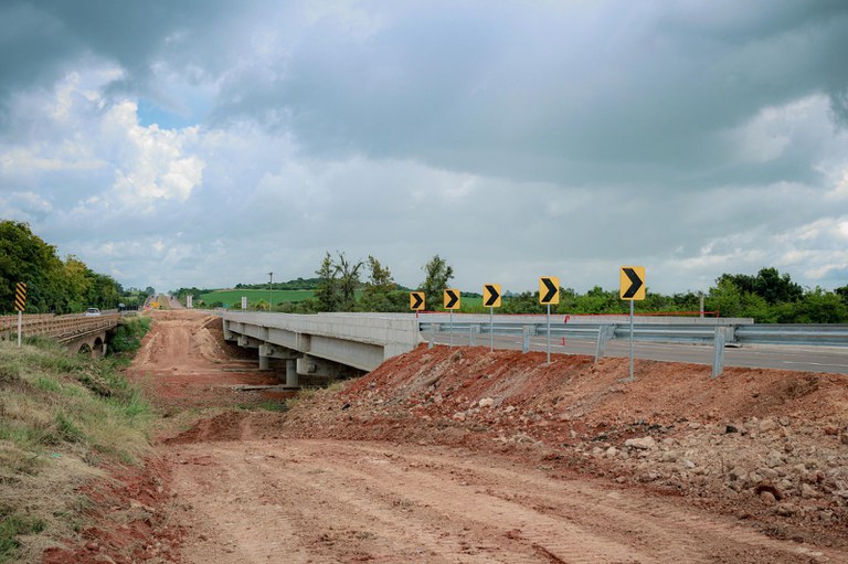 Com a nova ponte sobre o Rio Tabatinga, na BR-290/RS, o Governo do Brasil fortalece um dos principais trechos logísticos da região Sul. - Foto: Marcio Ferreira/MT