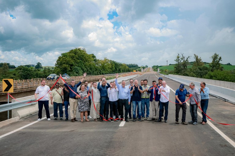 Com a nova ponte sobre o Rio Tabatinga, na BR-290/RS, o Governo do Brasil fortalece um dos principais trechos logísticos da região Sul. - Foto: Marcio Ferreira/MT