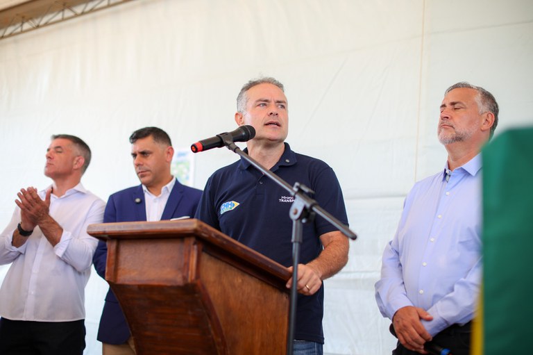 No encerramento da caravana "Na Boleia do Brasil" – edição Sul, o ministro dos Transportes entregou novas pontes e vistoriou trechos em duplicação da BR-290. - Foto: Felipe Brasil/MT