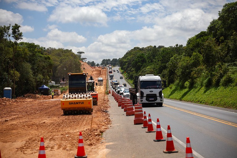 Em caravana pela região Sul do Brasil, ministro dos Transportes vistoria duplicação da BR-470, em Santa Catarina
