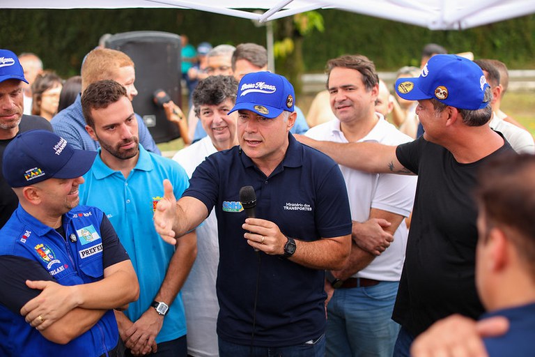 Ministro Renan Filho discursa durante visita ao Rio de Janeiro em caravana Na Boleia do Brasil