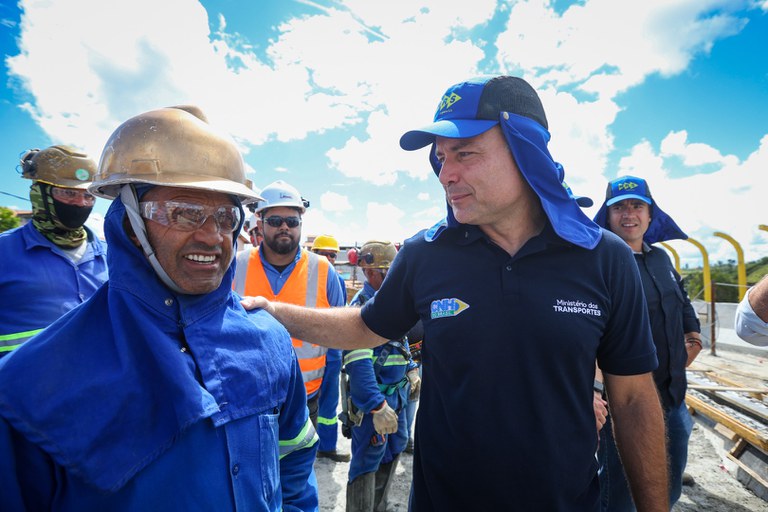 14-01-2026 Renan Filho - Obra viaduto ferroviário (FB)-07.jpg