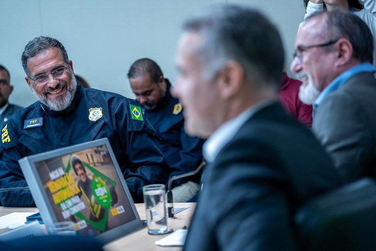 MINISTRO DOS TRANSPORTES EM REUNIÃO SOBRE RENOVAÇÃO AUTOMÁTICA DA CNH