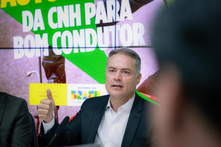 RENAN FILHO EM REUNIÃO SOBRE RENOVAÇÃO AUTOMÁTICA DA CNH