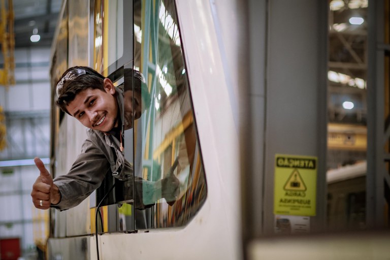 Em Caxias do Sul, ministro Renan Filho visita fábrica que está produzindo os vagões para os VLTs que entrarão em operação em Arapiraca (AL) e Campina Grande (PB). - Foto: Marcio Ferreira/MT