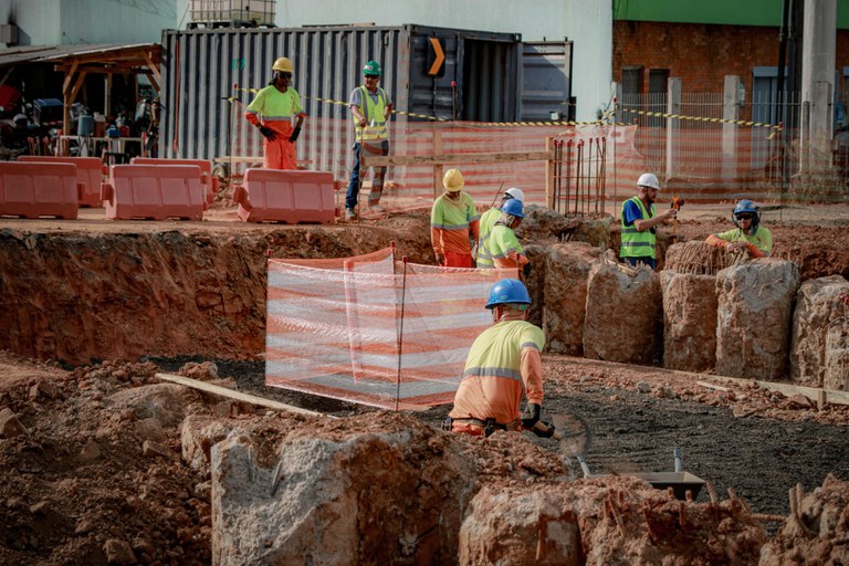 Obras na BR-116, rodovia que foi severamente afetada pelas chuvas de 2024 e que recebeu investimento maciço do Ministério dos Transportes. - Foto: Marcio Ferreira/MT