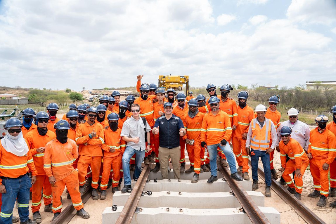 Fase 1 atinge 80% de execução; secretário Nacional de Transporte Ferroviário esteve no canteiro de obras nesta sexta (30)