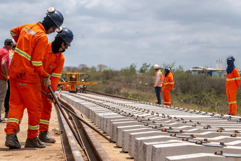 Trecho em obras integra a fase 1 do projeto, que está 80% concluída. - Foto: Michel Corvello/MT