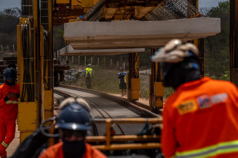 Trecho em obras integra a fase 1 do projeto, que está 80% concluída. - Foto: Michel Corvello/MT